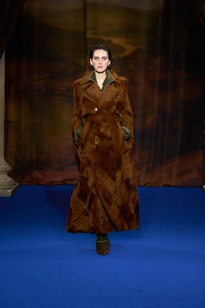 Look 44